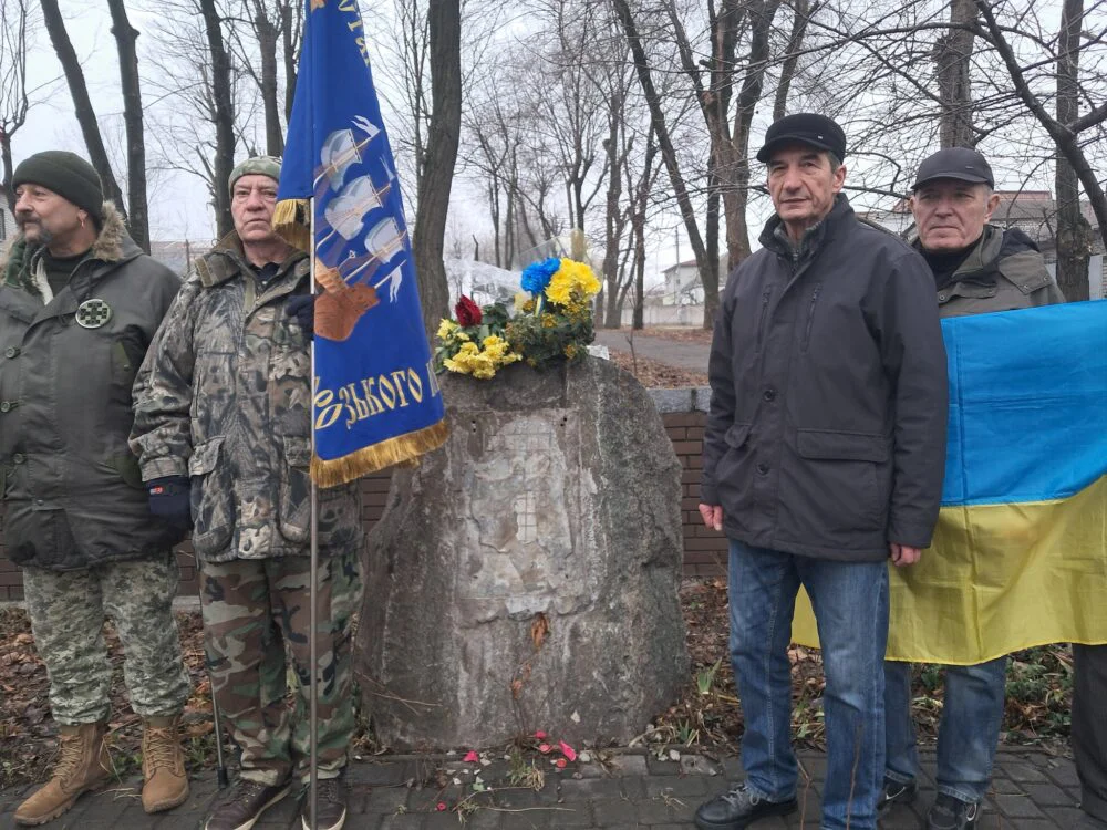 У Дніпрі вандали знищили меморіал відомому політику 