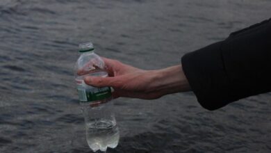 Одну з вулиць Дніпра третю добу заливає питна вода (Відео)