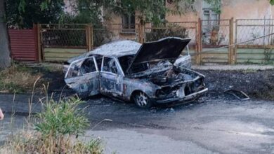 У Дніпрі підлітки вкрали два автомобілі: на одному потрапили в ДТП, інший - спалили (Фото)
