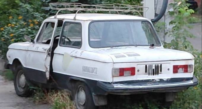 У Дніпрі підлітки вкрали два автомобілі: на одному потрапили в ДТП, інший - спалили (Фото)