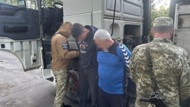 Мешканець Дніпропетровщини намагався втекти з України, заховавшись під ліжко (Відео)