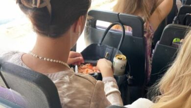 У Дніпрі дівчина "накрила поляну" в автобусі (Фото)