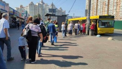У місті на Дніпропетровщині в черзі у громадський транспорт ледь не вбили жінку