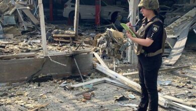 Наслідки нічної атаки російських окупантів по Дніпру: рух деякими вулицями перекрили (Фото та відео)