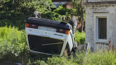У Дніпрі автомобіль перекинувся на дах, а його водій дивом зник (Відео)