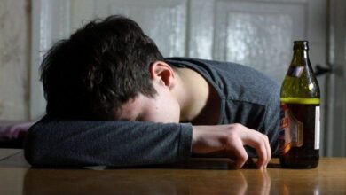 На Дніпропетровщині батько напоїв двох дітей до стану напів смерті