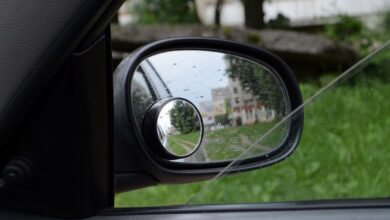 У місті на Дніпропетровщині "жигуль" обламав дзеркала припаркованим іномаркам (Відео)