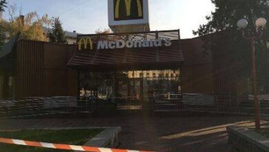 У Черкасах сталася стрілянина у "Макдональдзі": працюють "швидка" та поліція (Відео)
