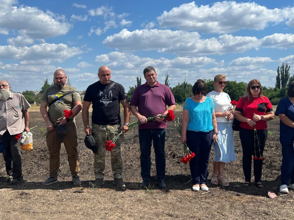 У селі на Дніпропетровщині перепоховали полеглих воїнів Другої світової війни