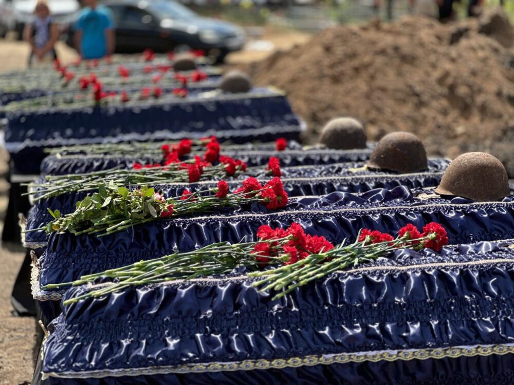 У селі на Дніпропетровщині перепоховали полеглих воїнів Другої світової війни