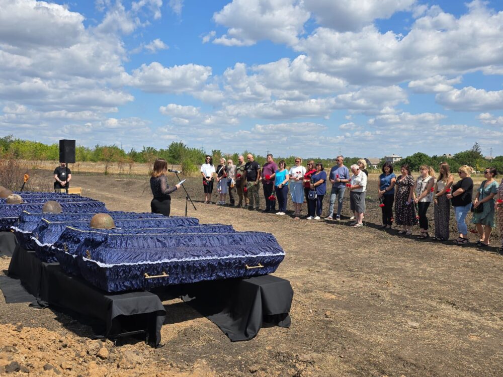 У селі на Дніпропетровщині перепоховали полеглих воїнів Другої світової війни