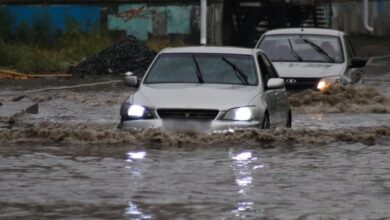 У місті на Дніпропетровщині через ремонт трубопроводу затопило дорогу (Відео)