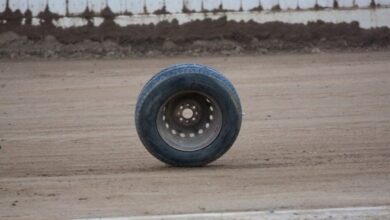У місті на Дніпропетровщині з автомобіля відлетіли колеса під час руху (Відео)