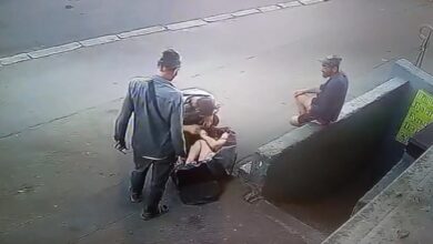 В Одесі жінку "упакували" в сумку і понесли в невідомому напрямку (Відео)