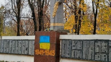 У селі на Дніпропетровщині знайшли спосіб не зносити радянський пам'ятник (Фото)