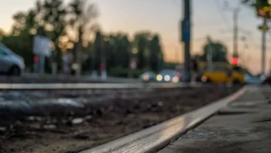 У Дніпрі водій Lanos влаштував дрифт посеред трамвайних рейок (Відео)