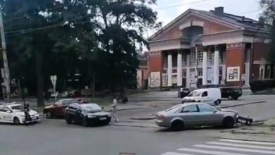 У Дніпрі поблизу вокзалу сталася потрійна ДТП: рух ускладнено (Відео)