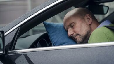 На Дніпропетровщині п'яний водій автомобіля влетів у стовп і дивом вижив (Відео)
