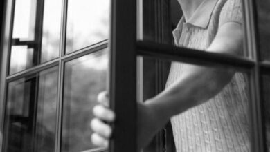 У Дніпрі дівчина викинулася з вікна на 15 поверсі