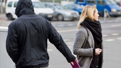 У Дніпрі під час дощу влаштували самосуд над вуличним крадієм (Відео)