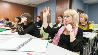 Українці обурилися поведінці вчителів на освітянських курсах, де проводять "сектантські" зарядки (Відео)