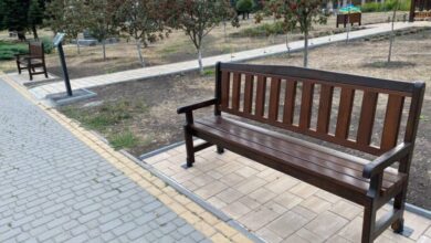На Дніпропетровщині на Площі Героїв закріпили лавку, з якої "знущалися" підлітки