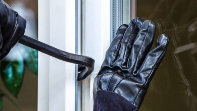 У селище Дніпропетровщини, яке постійно обстрілює рф, повертаються мешканці, щоб захистити будинки від мародерів (Відео)