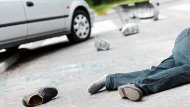 У Дніпрі на Старомостовій сталася ДТП: людина лежить посеред дороги (Відео)