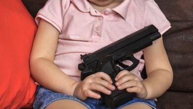 На Дніпропетровщині 2-річний хлопчик вистрелив собі в голову з пістолета