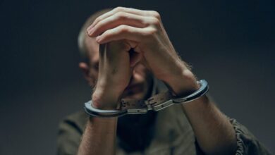 У місті на Дніпропетровщині онук зарізав пилкою дідуся й бабусю