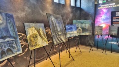 У Дніпрі триває виставка військового та художника Сергія Бурбела про "земну систему" Криму (Фото та відео)
