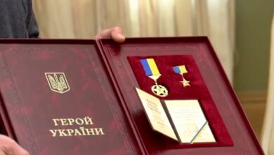 Андрію Парубію та ще 3 громадянам посмертно присвоїли звання Героїв України
