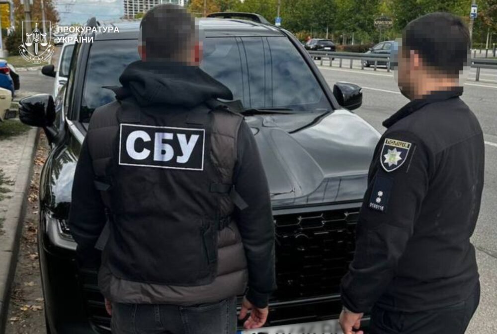 У Дніпрі жінка за 1000 доларів змінювала військовозобов’язаним місце прописки без перевірки ТЦК