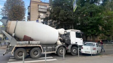 У Дніпрі навчальний автомобіль і бетонозмішувач створили "транспортний колапс" у центрі (Фото)