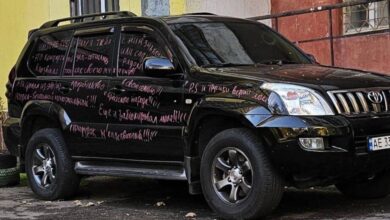 У Дніпрі на автомобілі залишили напис із вимогою "повернути трусики" (Фото)