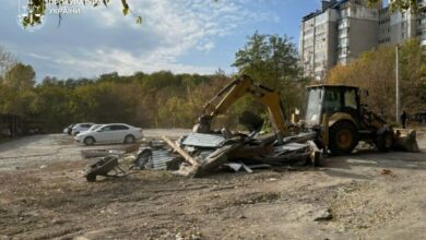 У Дніпрі демонтували стоянку, яка незаконно працювала 7 років (Фото)