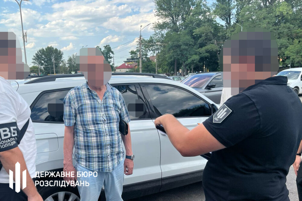 У Дніпрі керівник медзакладу вимагав з важкопораненого військового хабар за звільнення зі служби