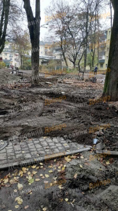 У Дніпрі мешканці жаліються на комунальників, які знищили сквер під час ремонтних робіт (Фото)
