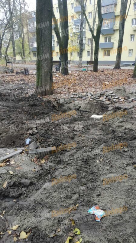 У Дніпрі мешканці жаліються на комунальників, які знищили сквер під час ремонтних робіт (Фото)