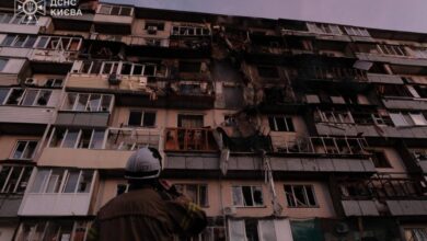 У мережі показали мить ракетно-дронового удару рф по багатоповерхівкам у Києві (Відео)
