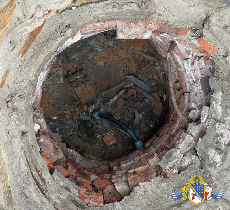 У селищі на Дніпропетровщині мешканцям, які заборгували понад 10 тисяч гривень, ледь не відрізали воду (Фото)