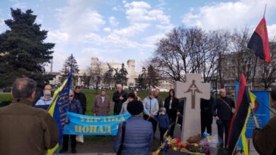 У Дніпрі біля хреста-меморіалу вшанували пам'ять жертв Голодоморів і політичних репресій (Відео)