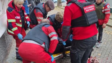 Російські окупанти обстріляли центр Нікополя: є загиблі та поранені (Фото)