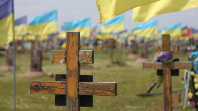 На Дніпропетровщині на одному з кладовищ регулярно нівечать могили військових (Фото)