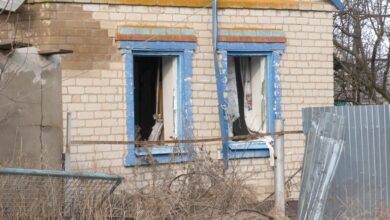 На Дніпропетровщині показали, який вигляд має центр прифронтового селища, знищений російськими обстрілами (Відео)