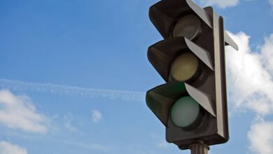 У міськраді Дніпра пояснили, чому під час відключень світла не працюють світлофори, які підключено до генераторів