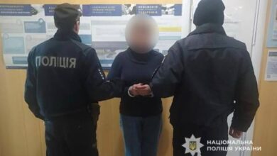 На Дніпропетровщині поліція затримала вчительку, яка напала з ножем на свою колегу (Фото)