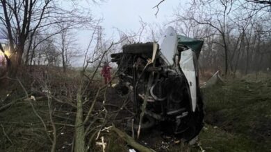На Дніпропетровщині водій вантажівки вилетів у кювет і зробив "сальто" (Фото)
