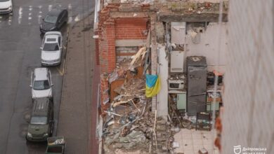 У Дніпрі через небезпеку обвалу демонтаж будинку, який російські окупанти зруйнували торік, затягується (Фото)