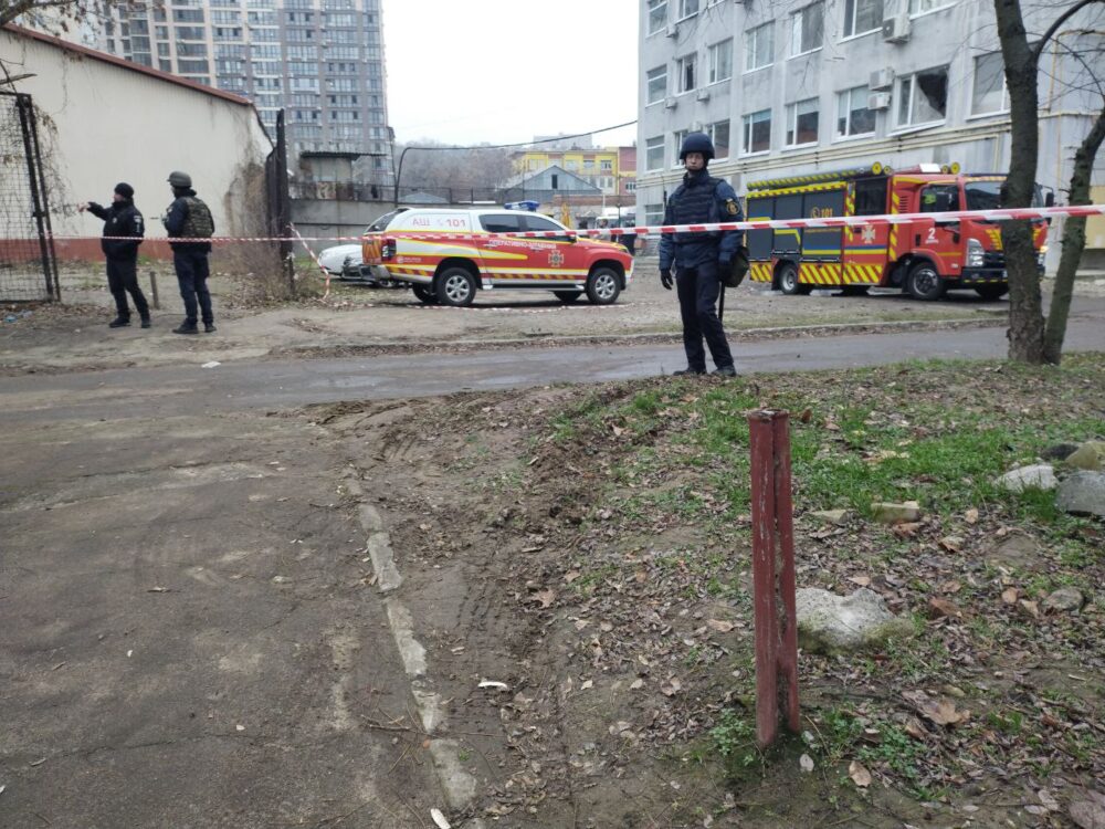 4 загиблих і 40 постраждалих: наслідки ракетної атаки російських окупантів по Дніпру (Відео)